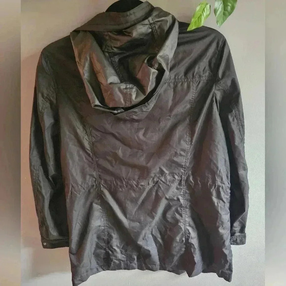 St. John's Bay Packable Water Resistant Lightweight Windbreaker Hooded Jacket L - Picture 2 of 3